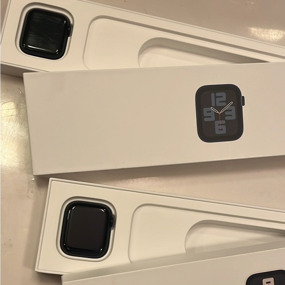 Apple SE second gen 40mm watches (x2)